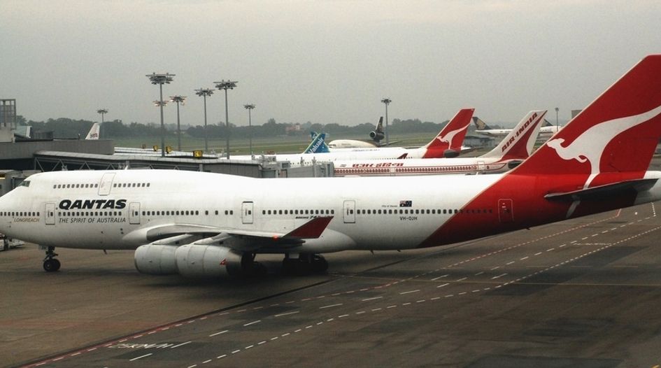 Australia plans to ground Qantas/China Eastern JV
