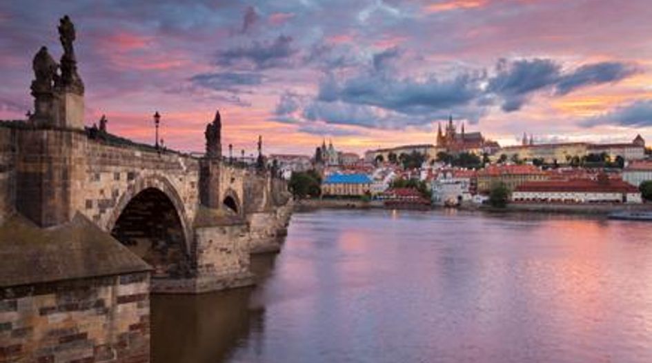 Arnold &amp; Porter takes over Czech solar cases