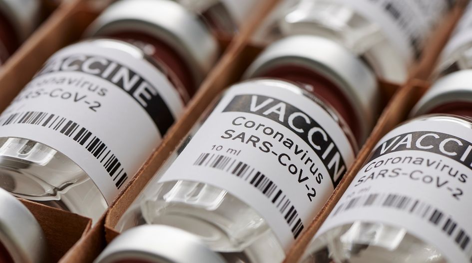 EC Rubio helps Drugmex administer Chinese covid-19 vaccine