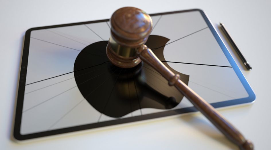 Apple’s ex-licensing director alleges patent department favours white men