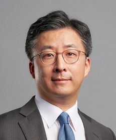 Dong-Hwan Kim