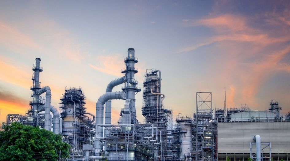 Canadian watchdog challenges “three-to-two” oil merger 